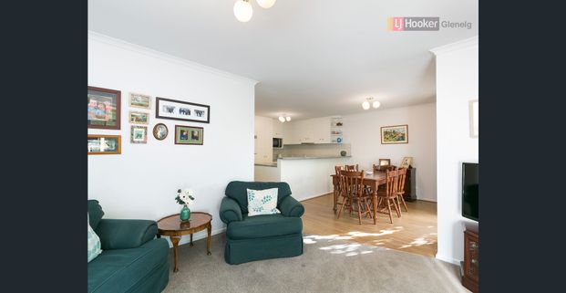 Neat & Comfortable 2-Bedroom Homette in a Quiet, Leafy Location - Photo 1