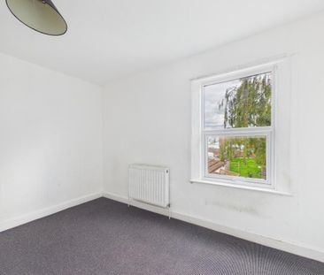 3 bedroom end of terrace house to rent - Photo 4