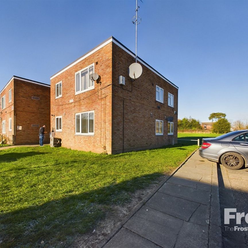 Falcon Drive, Stanwell, Staines-upon-Thames,TW19 - Photo 1