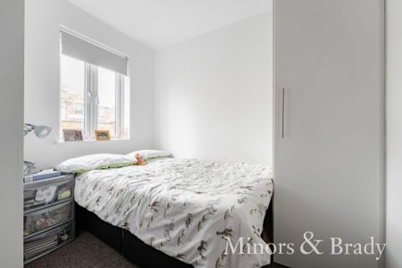 Earlham Green Lane, Norwich - Photo 2