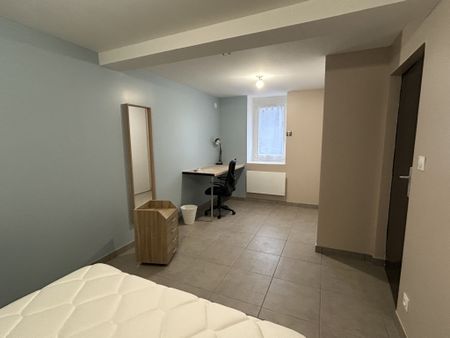 Location Appartement 1 pièce 31m² LE CREUSOT 71200 - Photo 2