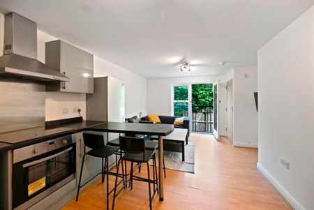 3 bedroom flat to rent - Photo 3