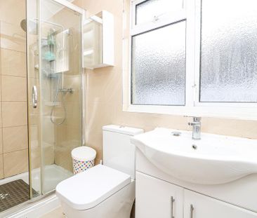 4 bedroom semi-detached house to rent - Photo 3