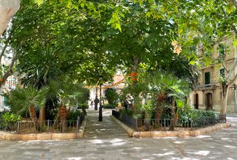 Apartamento amueblado con dos dormitorios, patio, Plaza del Cuadrado Palma