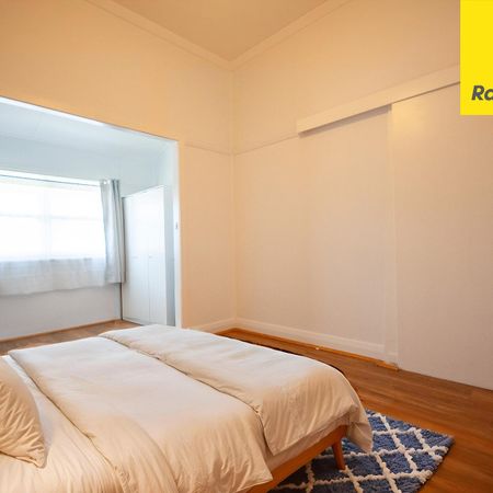 WELL PRESENTED THREE BEDROOM FAMILY HOME - Photo 5