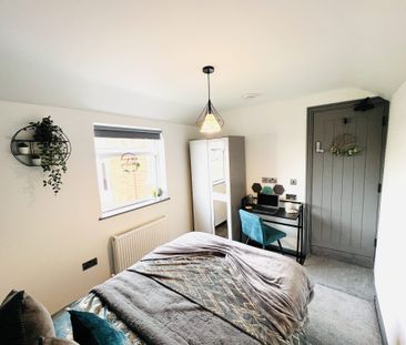 BEDROOM 5 – MEDIUM DOUBLE ENSUITE - Photo 3