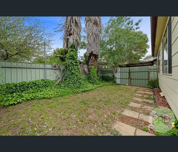 19 Chifley Cres, Kooringal, NSW 2650 - Photo 6
