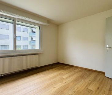 Neu renovierte 5.5-Zimmer, 2 Nasszellen, 2 Garagen, eigene WM, 2 Ba... - Photo 1