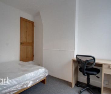 3 bedroom end of terrace house to rent - Photo 3