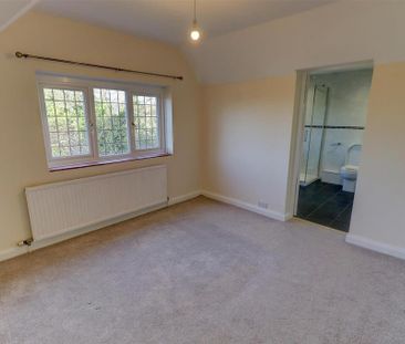 4 bedroom detached house to rent - Photo 5