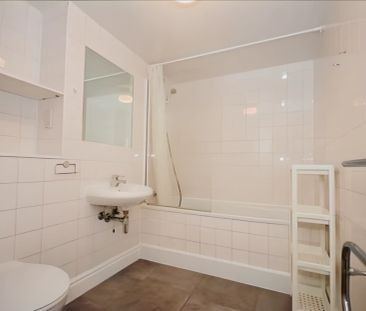 Large Room 2 - Photo 1