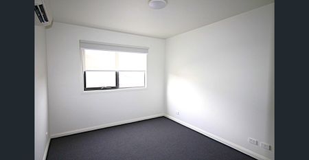 CONTEMPORARY DESIGN / LOW MAINTENANCE - Photo 3