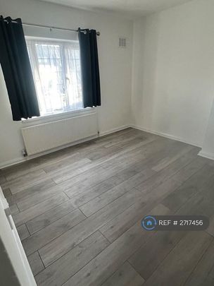 4 bedroom semi-detached house to rent - Photo 1