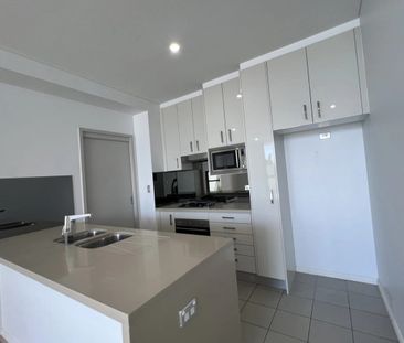 New Floor Board Water Front Apartment - Photo 3