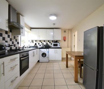 1 bedroom in a house share to rent - Photo 1