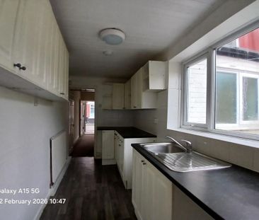 3 bedroom terraced house to rent - Photo 4