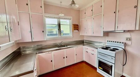 Retro Original Condition - 3 Bedroom - Photo 2