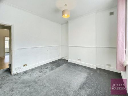 2 bedroom end of terrace house to rent - Photo 3