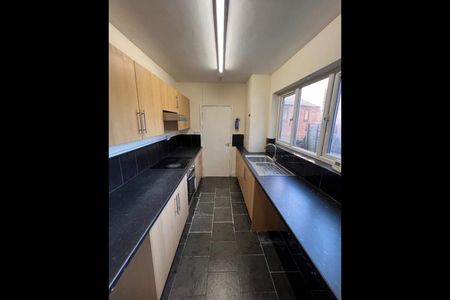 3 Bed Detached House, Osborne St, NG7 - Photo 4