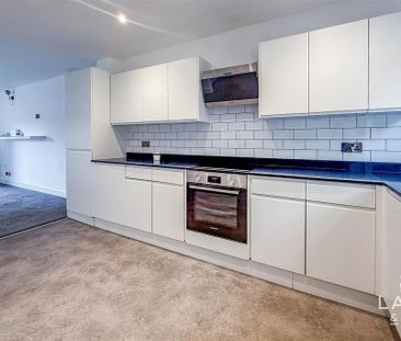 3 bedroom semi-detached house to rent - Photo 6