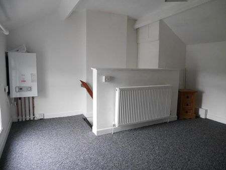 2 bedroom end of terrace house to rent - Photo 2