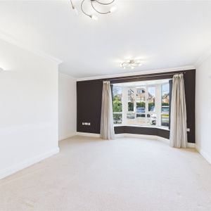Shoppenhangers Road, Maidenhead Shoppenhangers Road, Maidenhead - Photo 2