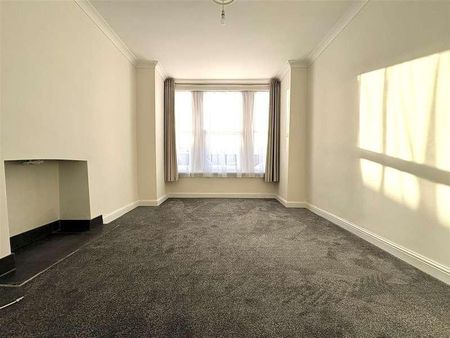 Uplands Road, Leigh-on-sea, SS9 - Photo 3