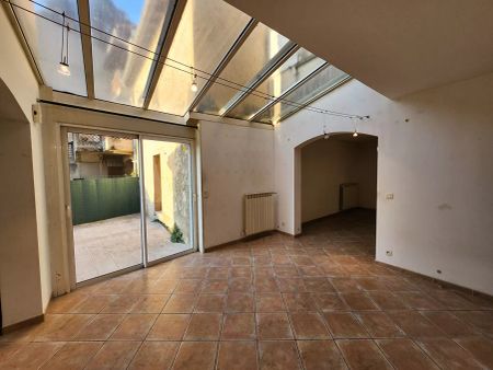 EXCLUSIVITE A CHATEAUNEUF DE GADAGNE ENTRE LE THOR ET AVIGNON - MAISON A LOUER DE 107 M² - 3 chambres - 2 SDB -AVEC COUR DE 40 M² - Photo 3