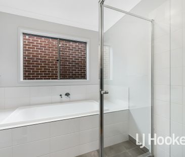 27 Limonium Crescent, Lyndhurst VIC - Photo 5