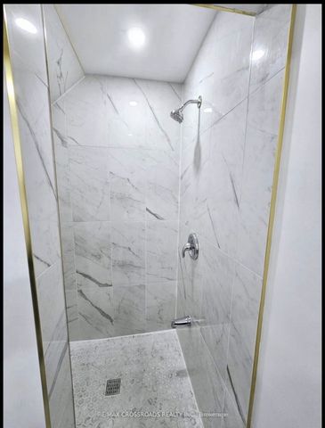 For Lease - 21 Wilkes Crescent, Toronto, Ontario - Photo 5