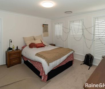 LOW MAITENANCE LLOYD LIVING - Photo 1