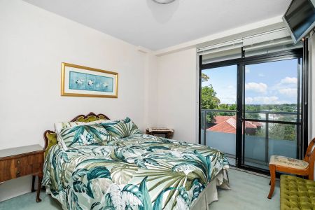 6 Month Lease - Prestigious Balmain East, Fully Furnished Apartment Showcasing Iconic Harbour Bridge and City Views. - Photo 2