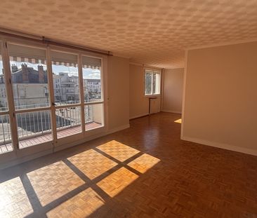Location Appartement 4 pièces 84m² ORLEANS 45100 - Photo 2