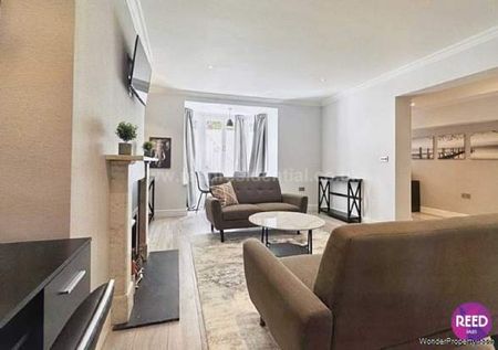 2 bedroom property to rent in London - Photo 2