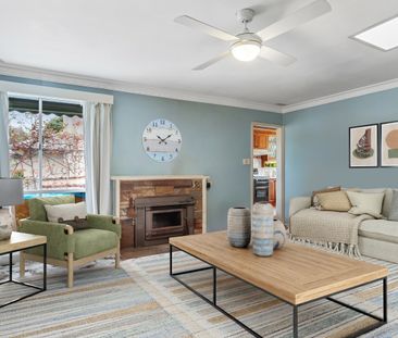 Three bedroom home in a great location - Photo 2