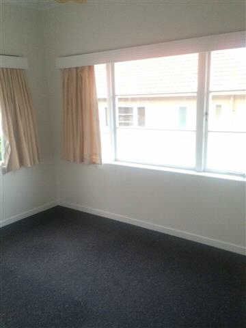 This is a tidy, character three bedroom upstairs unit with all original fittings. - Photo 5