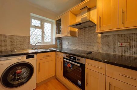Meadowbank Road, Lightwater - 1 bedroomProperty for lettings - Seymours - Photo 3