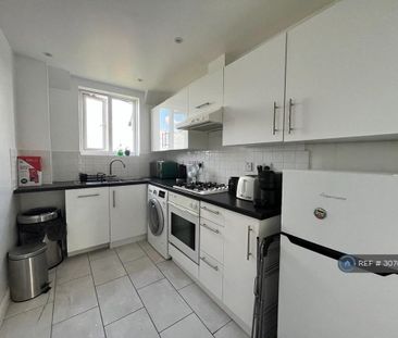 1 bedroom in a flat share to rent - Photo 4