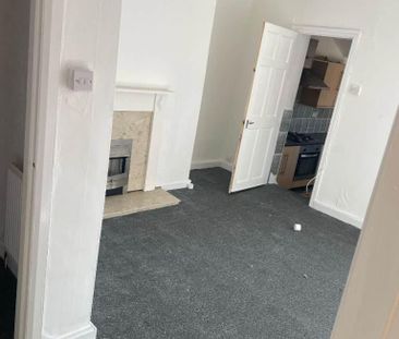 3 bedroom flat to rent - Photo 6