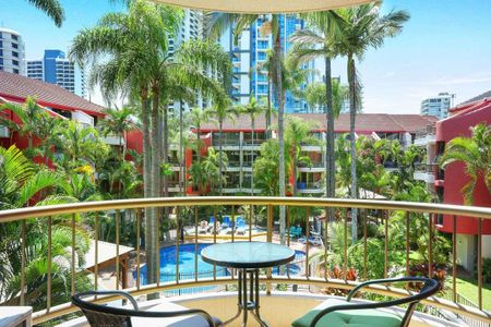 1 bedroom updated apartment surrounded by lush gardens & pool area - Photo 4