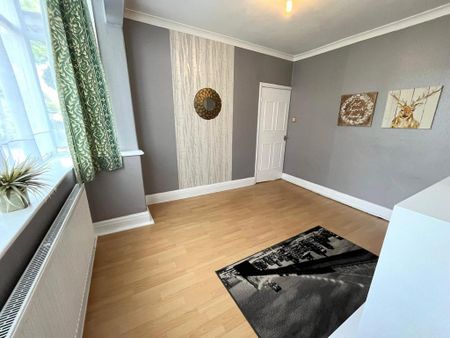 3 bedroom semi-detached house to rent - Photo 2