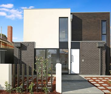 8/12 Phillip Street, Mentone VIC 3194 - Townhouse For Rent | Domain - Photo 4
