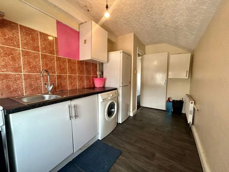 1/2 Bedroom Flat To Let - Hp12 - Photo 4