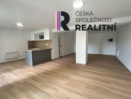 Pronájem bytu 1+kk a garsoniéry 53 m² - Fotografie 2