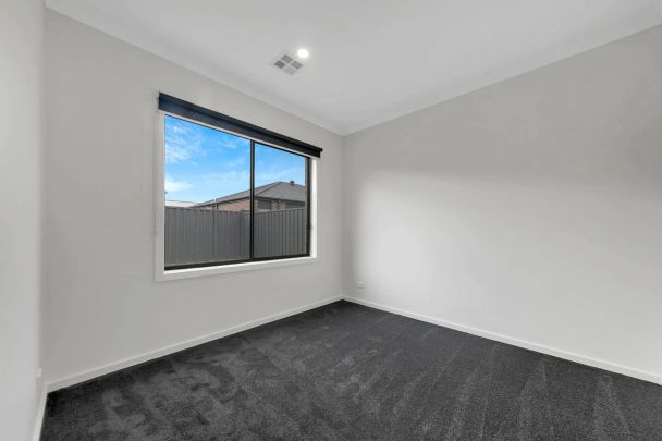 Elegant Family Living in a Prime Wollert Location - Photo 1