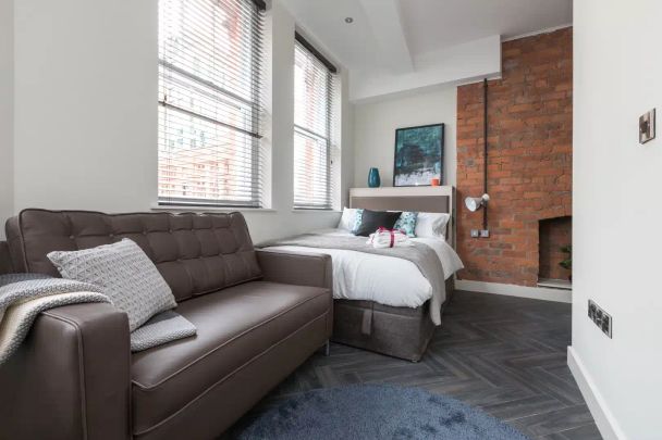 Studio - Medium - Photo 1