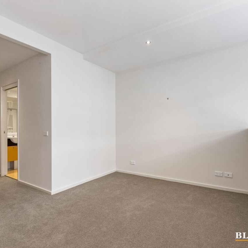 PRIME LOCATION - Metropolitan Complex, New Acton - Photo 1