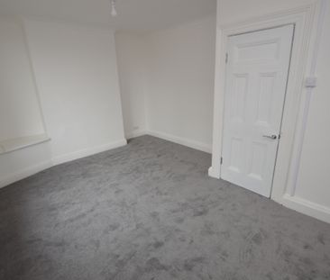 1 Bedroom Flat - Photo 2