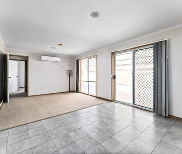 Spacious home in quiet and convenient location - Photo 4