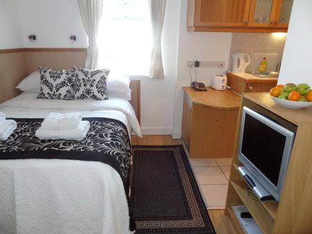 Flat 425 Fulham Palace Road, Fulham W6 9HH - Photo 2